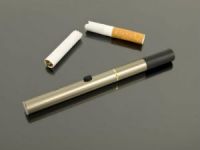 Электронная сигарета и обычная сигарета